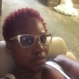 Meet your Posher, Louisha